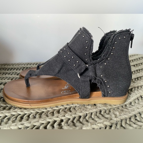 Very G Journey Sandal - Picture 3 of 10